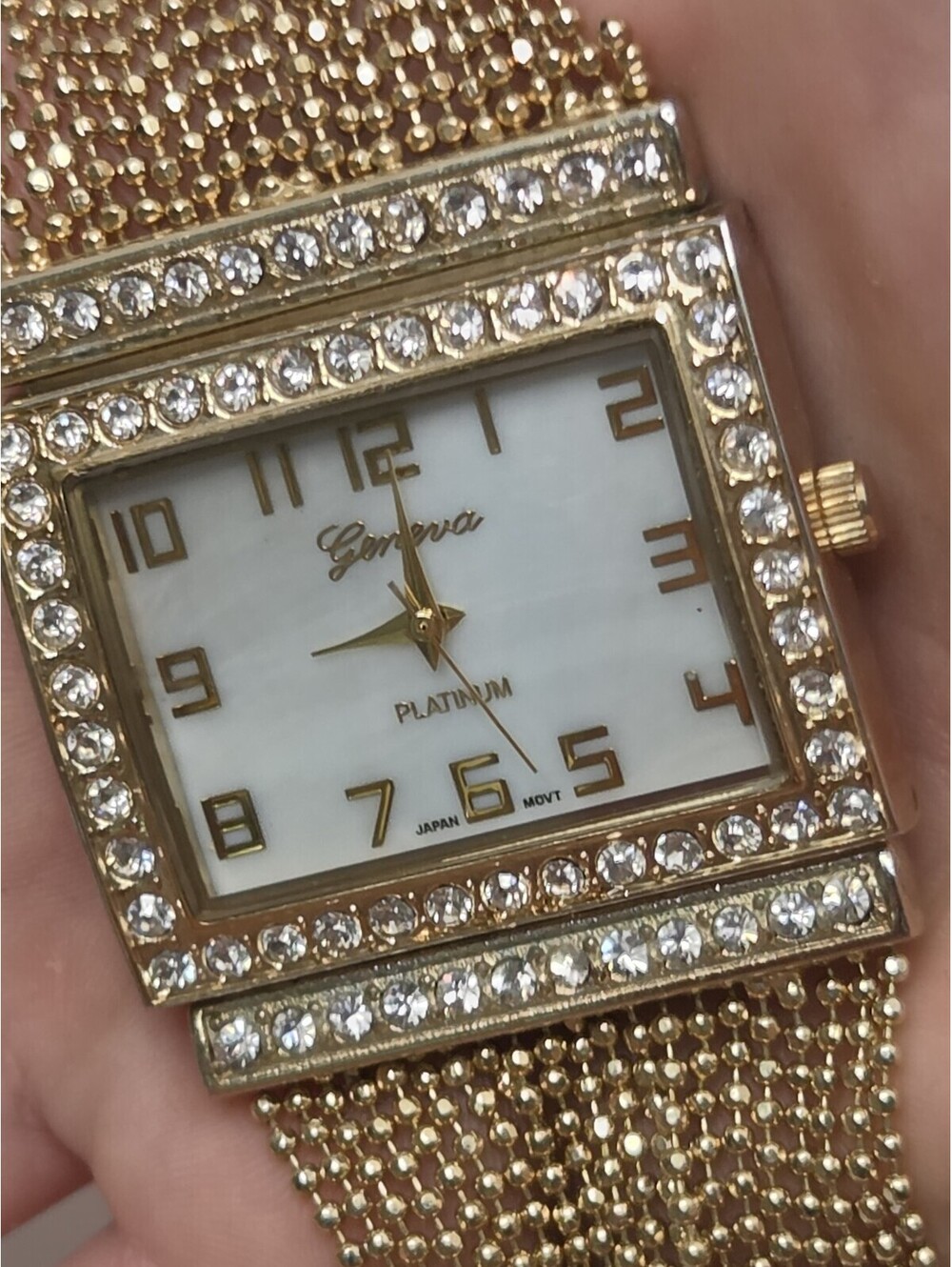 GENEVA PLATIUM WOMAN'S WATCH, NO9239 Needs Battery